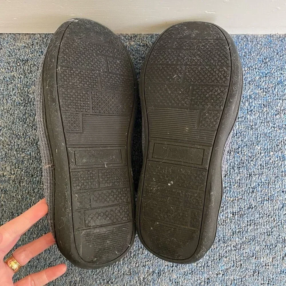 Home Top men 10.5 waffle texture slip on slippers blue